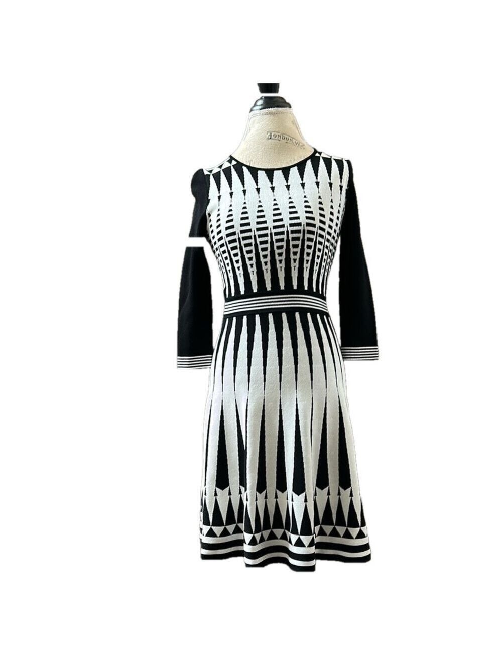 Vince Camuto Black and White Geometric Sweater Dress Size XS - Picture 1 of 8